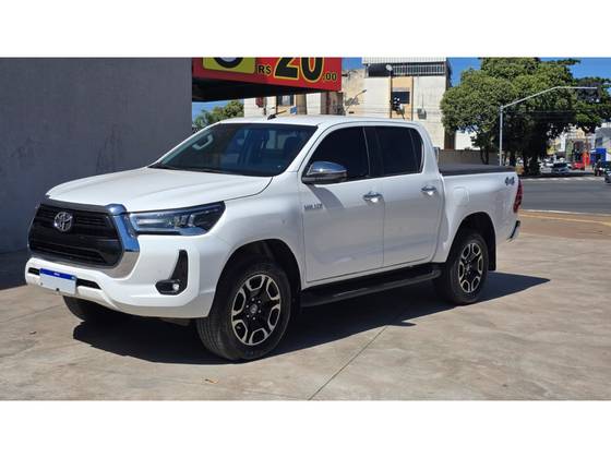 TOYOTA HILUX 2.8 D-4D TURBO DIESEL CD SRV 4X4 AUTOMÁTICO
